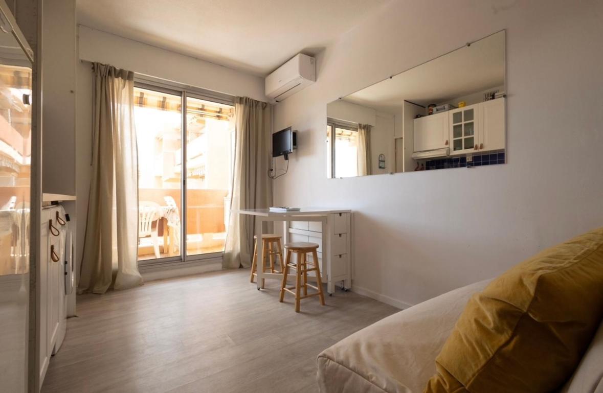 Apartment Les Rives De La Faviere Piscine Et Tennis Les Pieds Dans L'eau