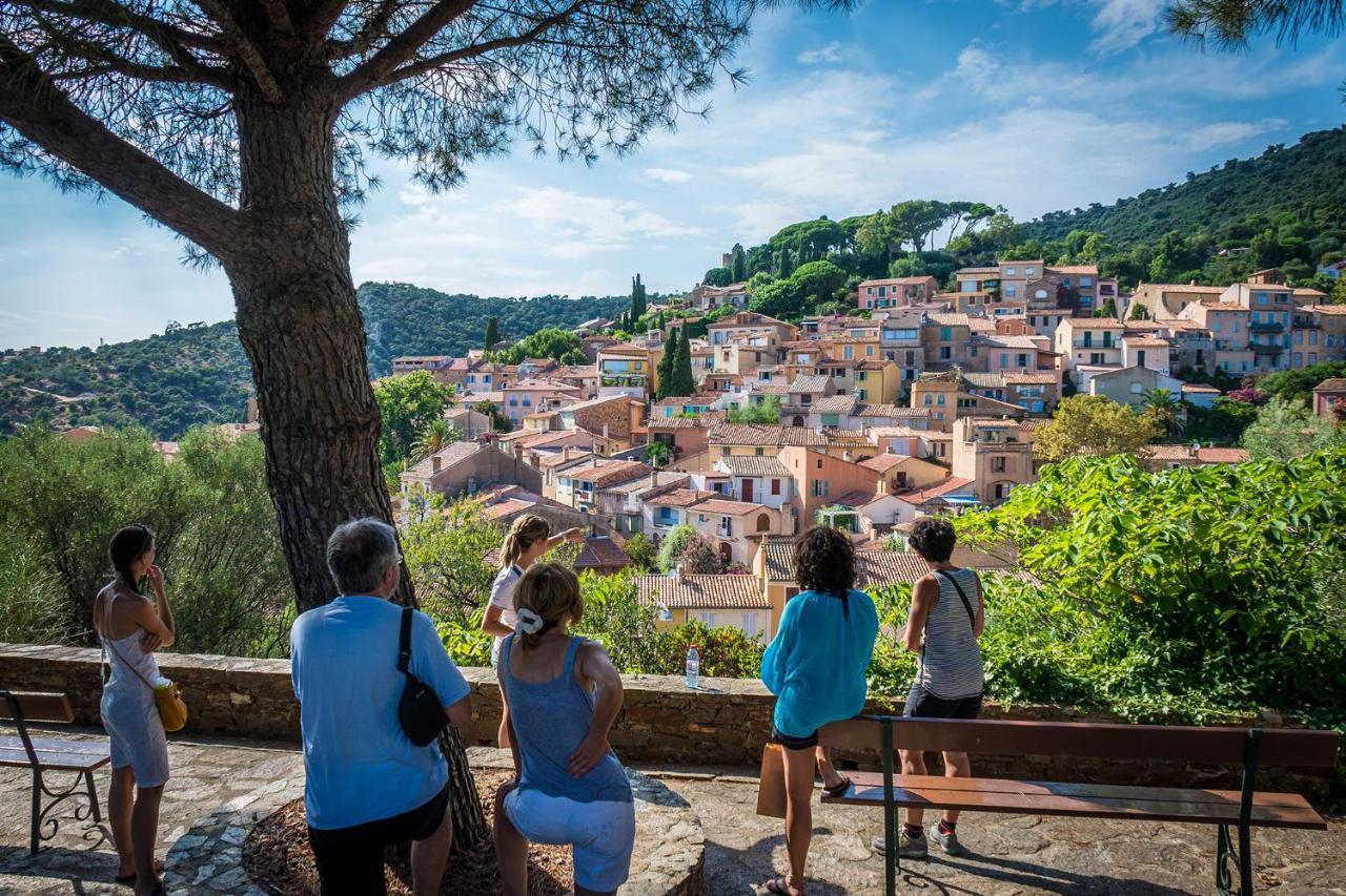 Les Rives De La Faviere Piscine Et Tennis Les Pieds Dans L'eau * Bormes-les-Mimosas